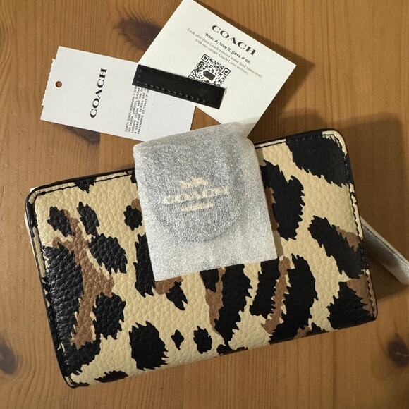 ❤️🐆Coach Medium Corner Zip Wallet With Leopard Print - Picture 4 of 9